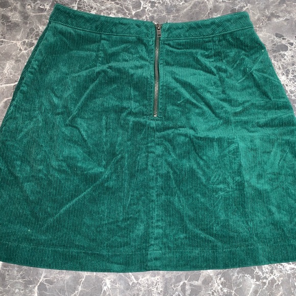 green Corduroy skirt slightly highwasted - Picture 4 of 4